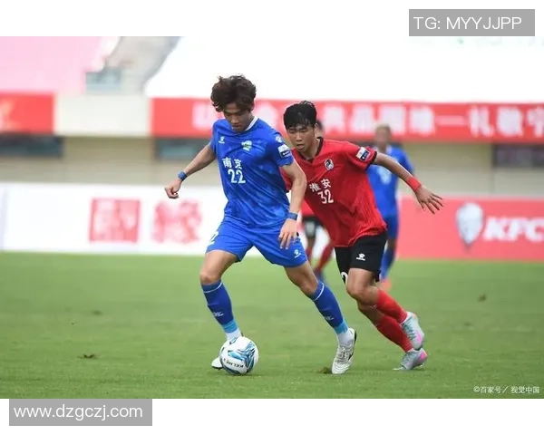 足球巨星闪耀校园 神奇时刻点燃学子梦想 竞技与激情交织的青春之旅